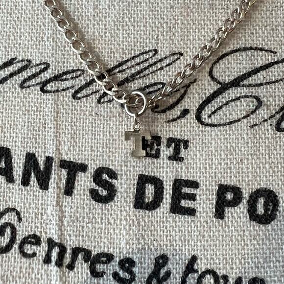 NWT Silver Initial T necklace delicate chain - Picture 5 of 6